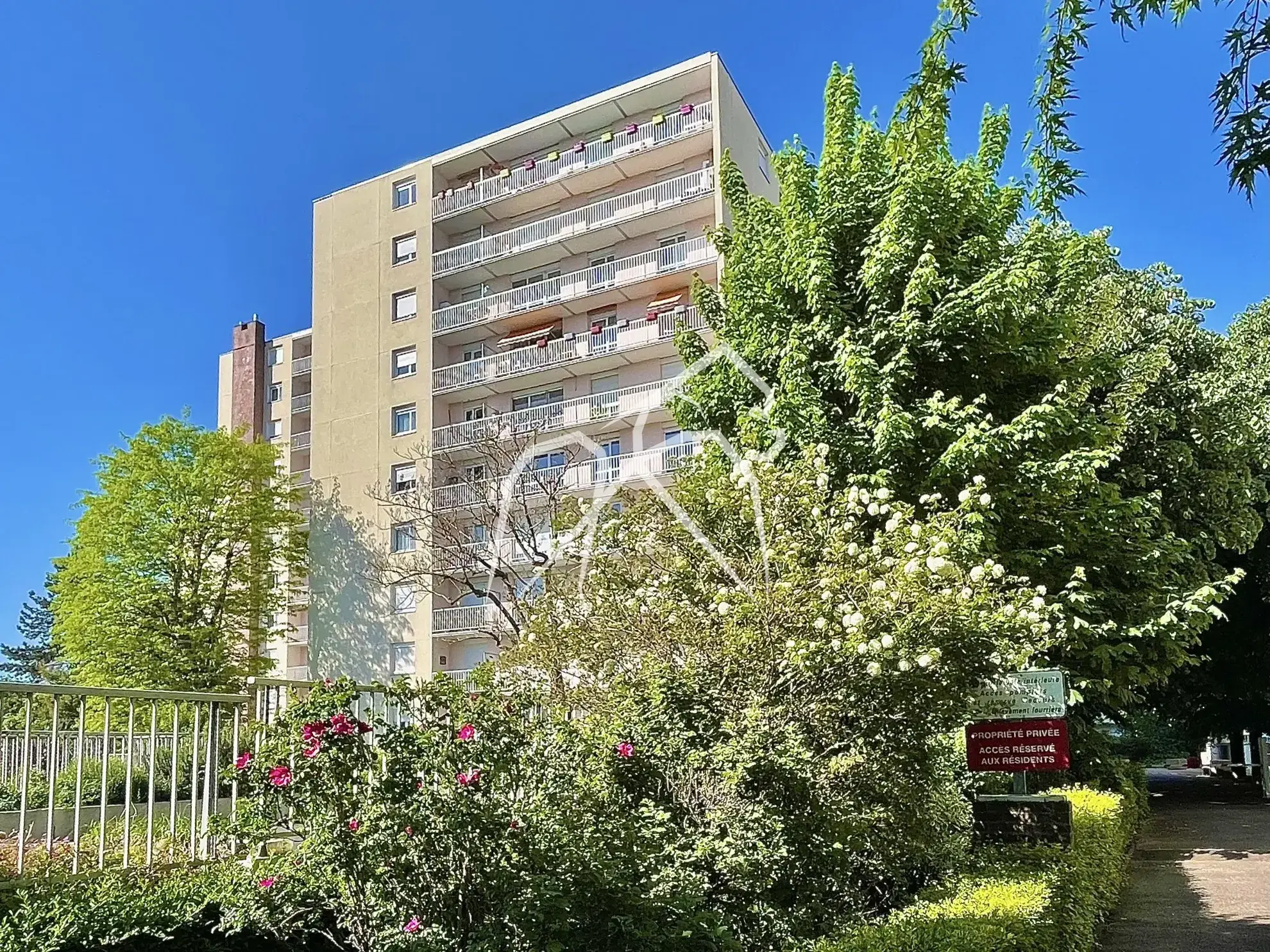 Spacieux appartement T3 à rénover à Sotteville-Lès-Rouen, 87,84 m², balcon, cave et parking privé 