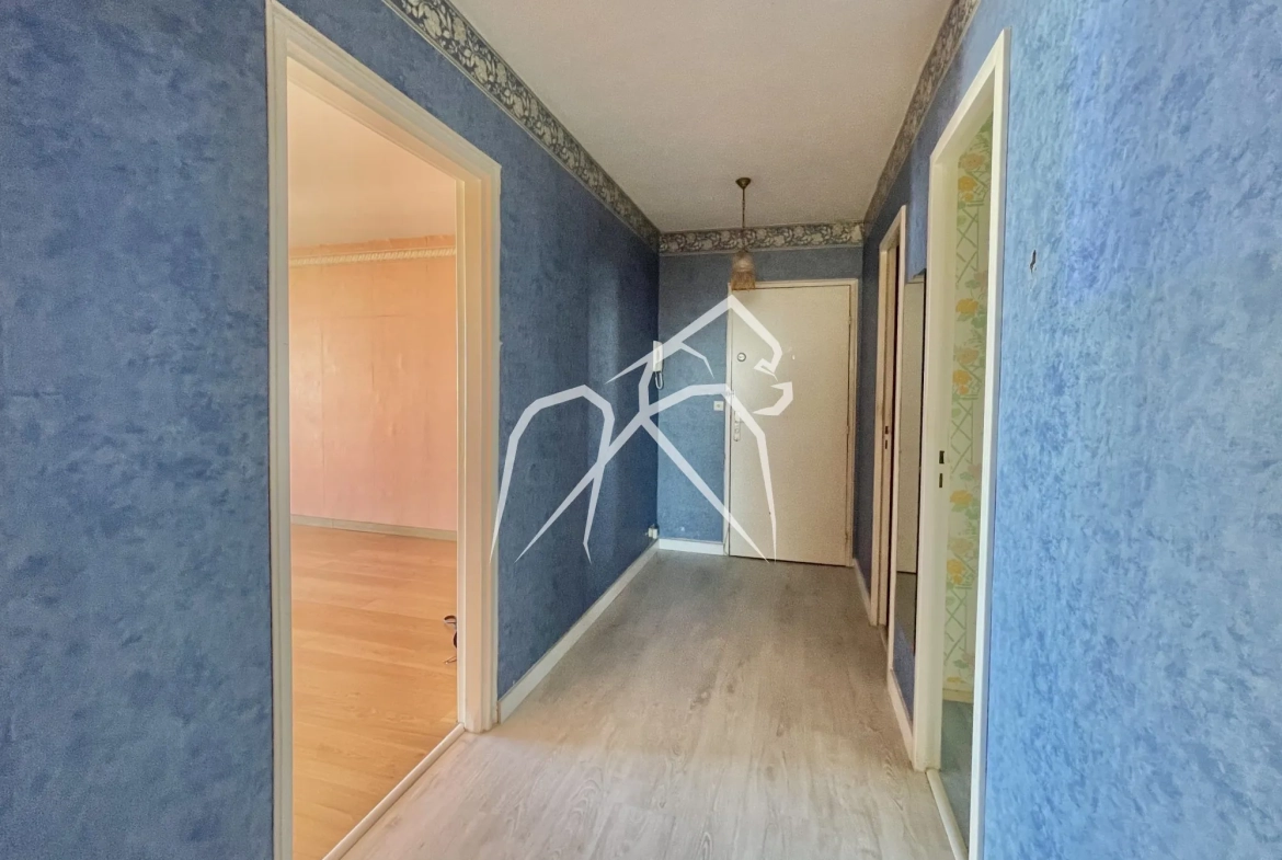 Spacieux appartement T3 à rénover à Sotteville-Lès-Rouen, 87,84 m², balcon, cave et parking privé 