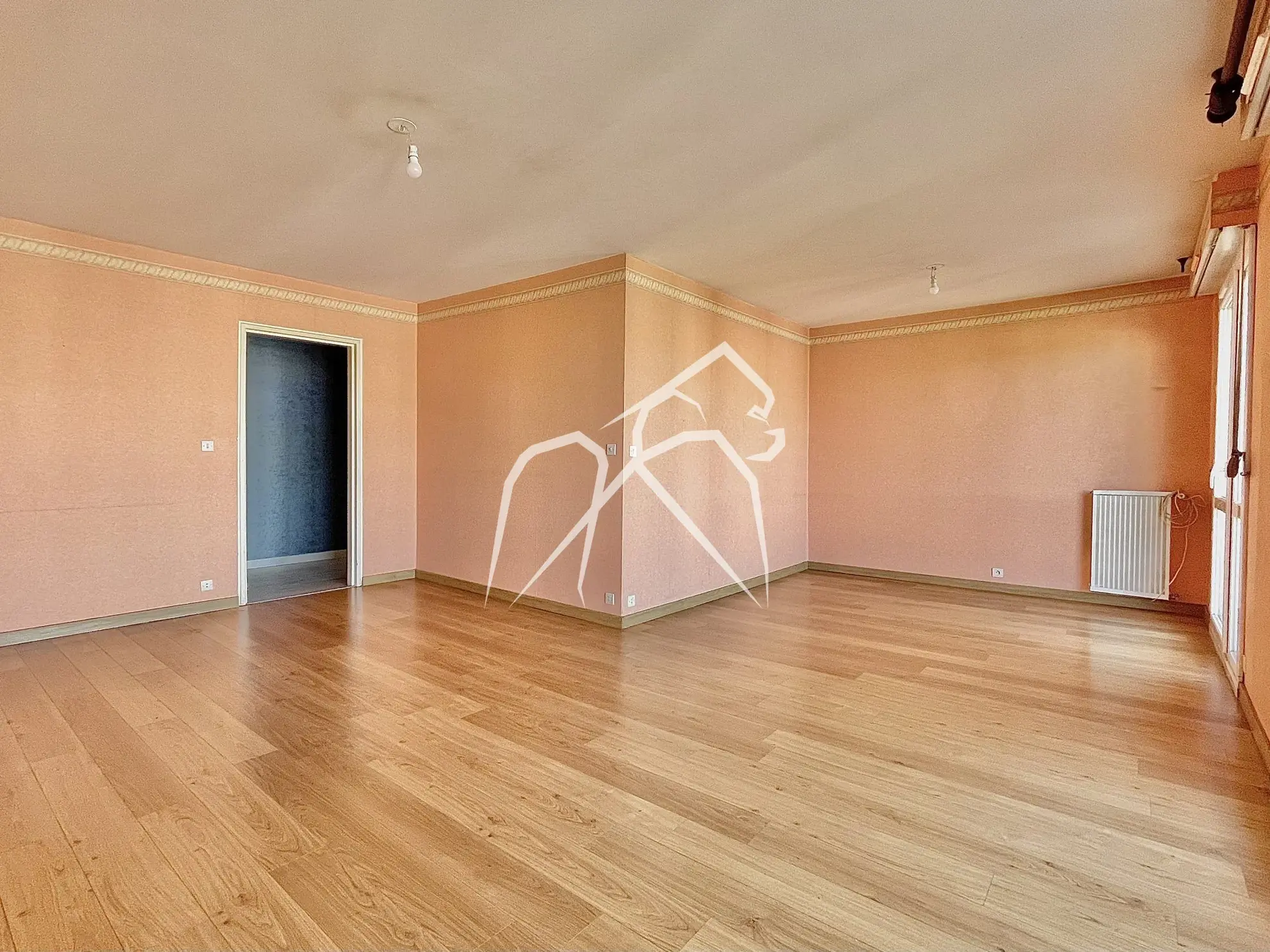 Spacieux appartement T3 à rénover à Sotteville-Lès-Rouen, 87,84 m², balcon, cave et parking privé 