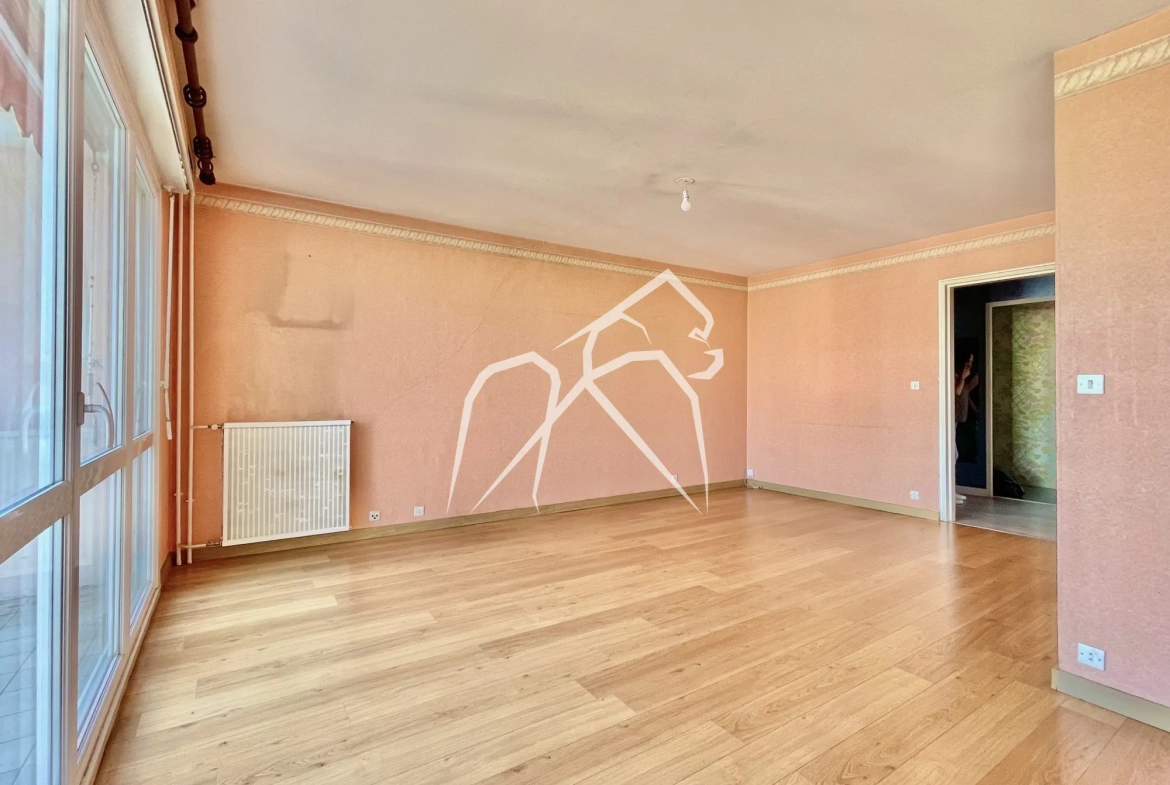 Spacieux appartement T3 à rénover à Sotteville-Lès-Rouen, 87,84 m², balcon, cave et parking privé 