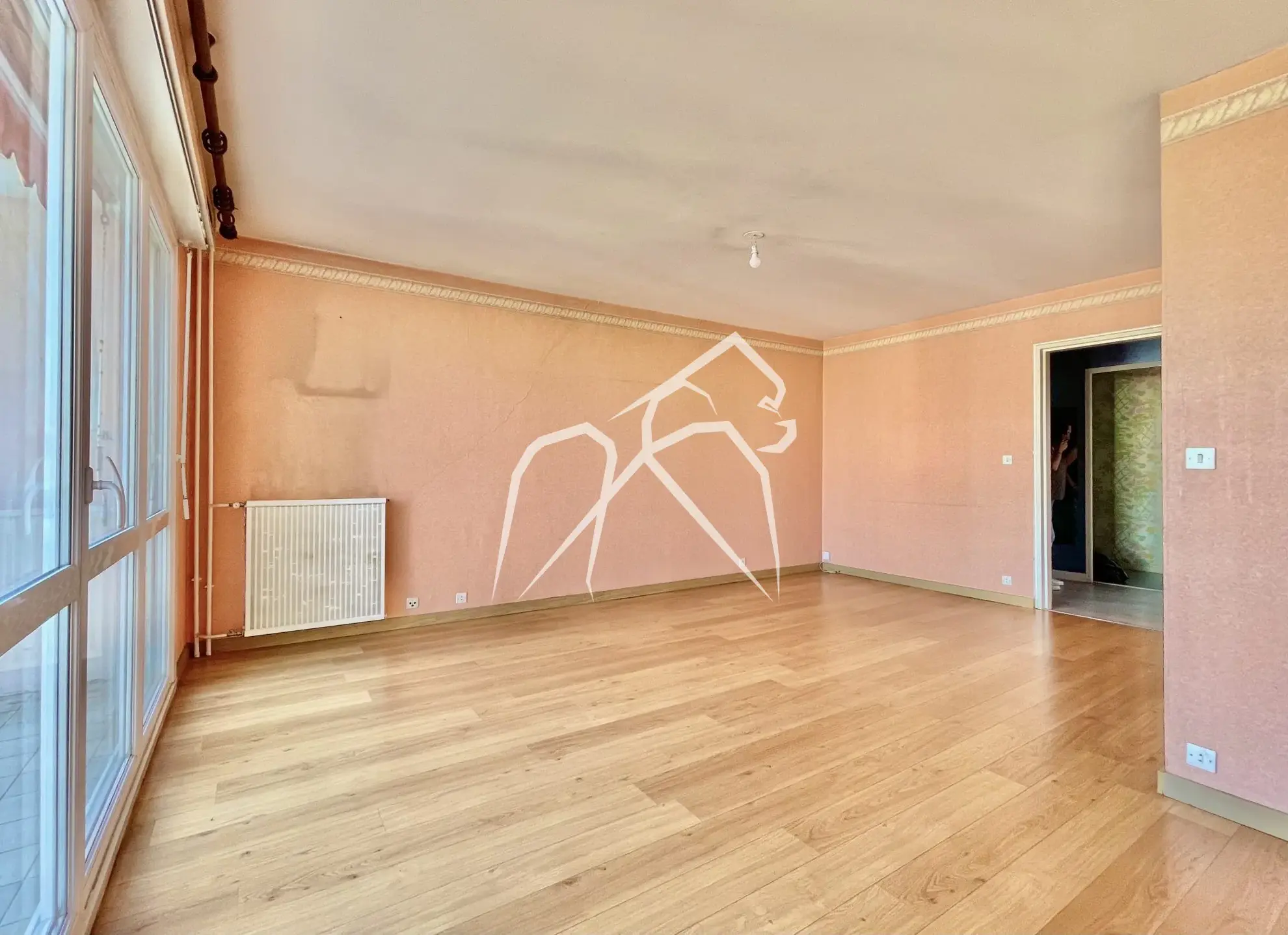 Spacieux appartement T3 à rénover à Sotteville-Lès-Rouen, 87,84 m², balcon, cave et parking privé 