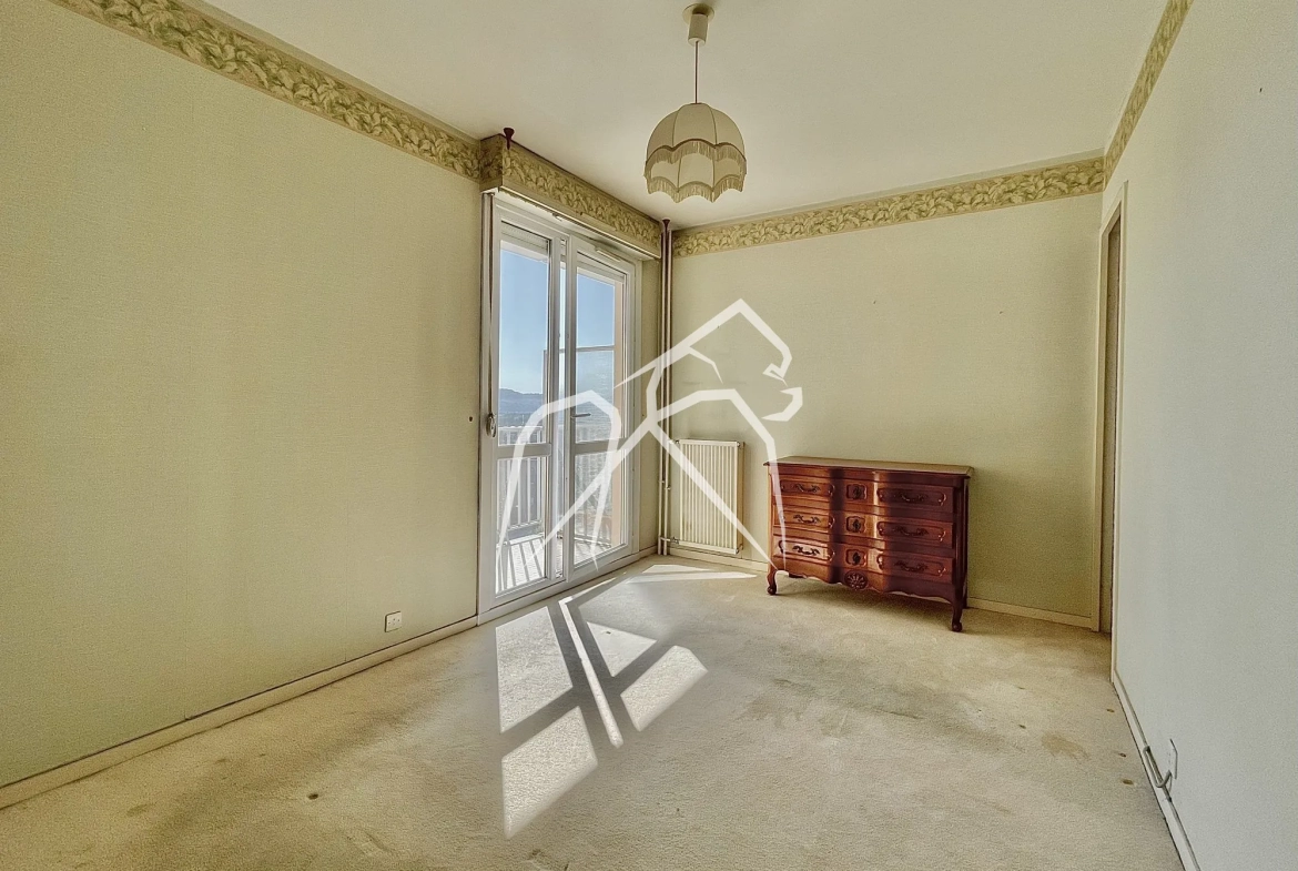 Spacieux appartement T3 à rénover à Sotteville-Lès-Rouen, 87,84 m², balcon, cave et parking privé 