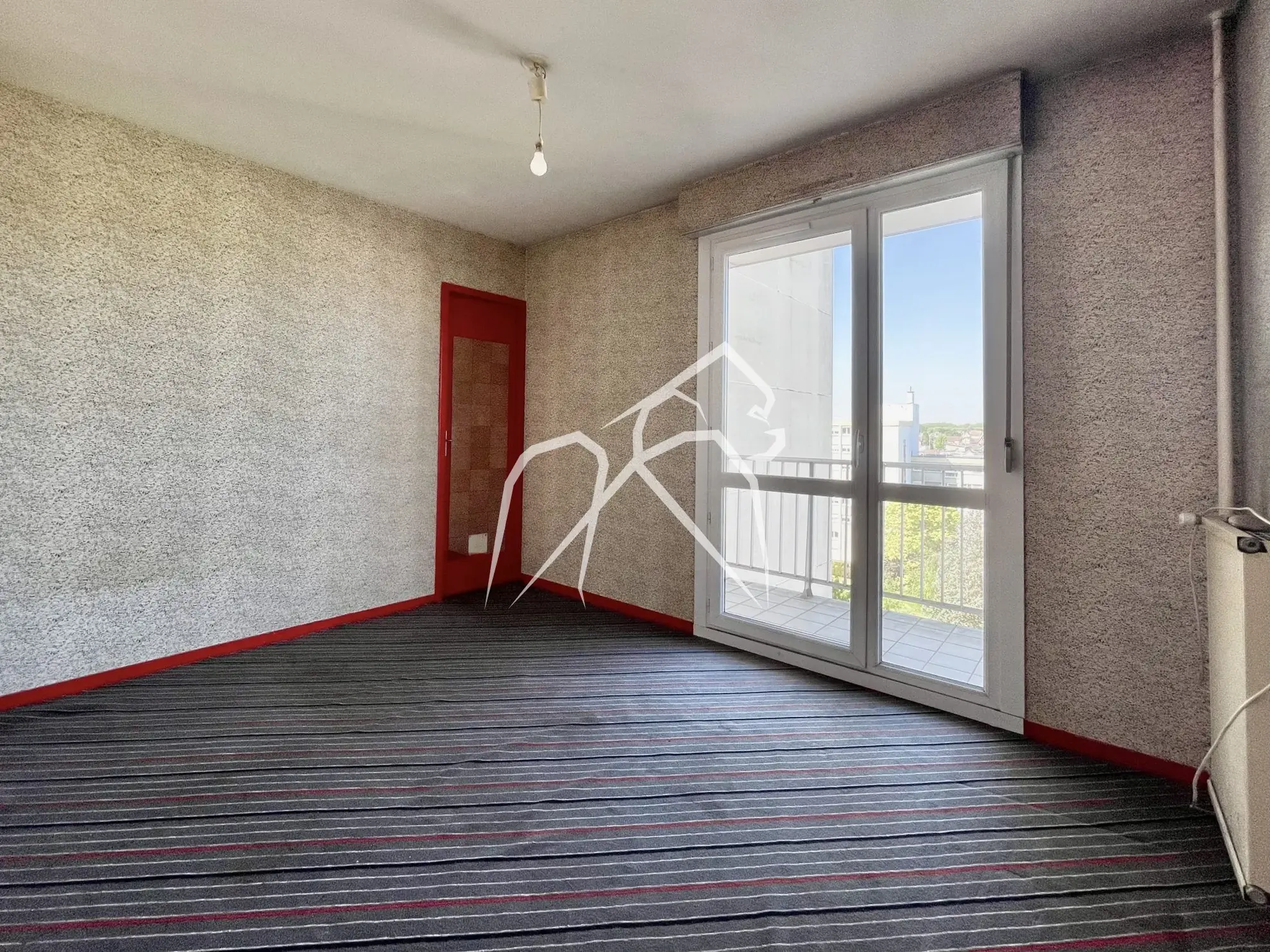 Spacieux appartement T3 à rénover à Sotteville-Lès-Rouen, 87,84 m², balcon, cave et parking privé 