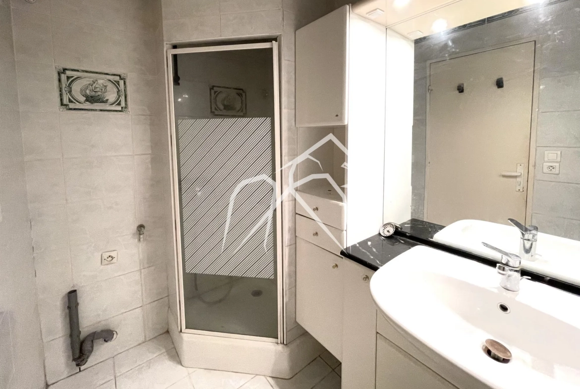Spacieux appartement T3 à rénover à Sotteville-Lès-Rouen, 87,84 m², balcon, cave et parking privé 