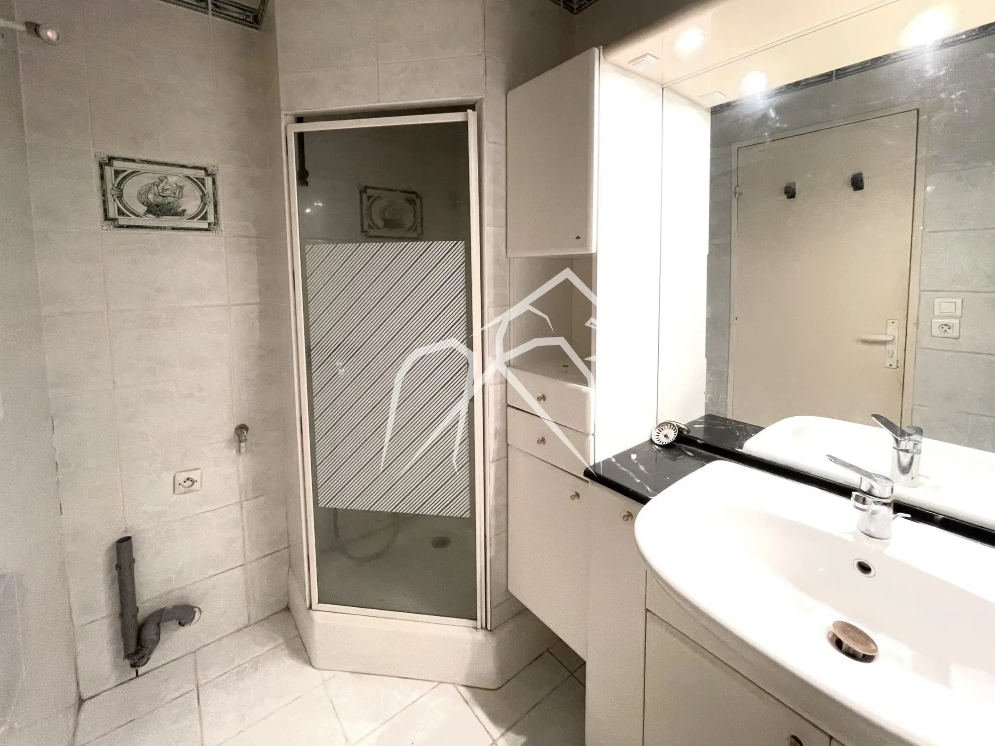 Spacieux appartement T3 à rénover à Sotteville-Lès-Rouen, 87,84 m², balcon, cave et parking privé 