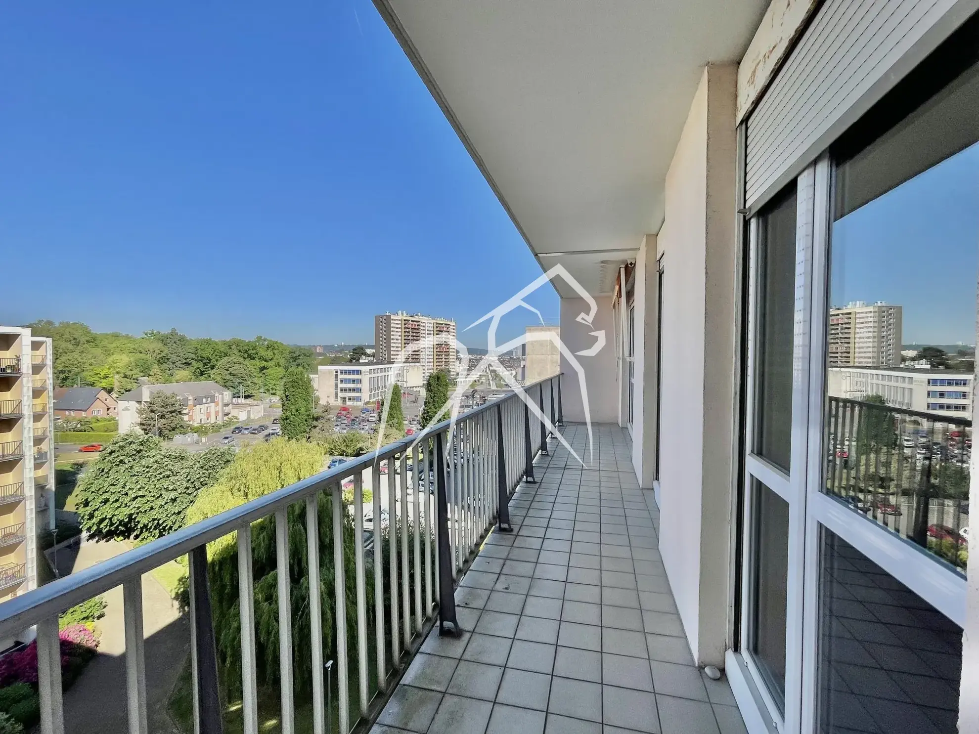 Spacieux appartement T3 à rénover à Sotteville-Lès-Rouen, 87,84 m², balcon, cave et parking privé 