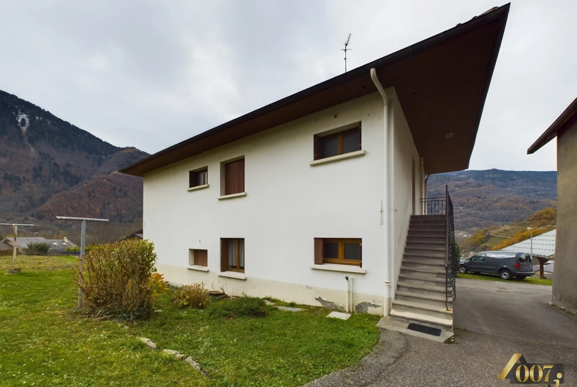 Maison ancienne à Cevins avec jardin et vue montagne à vendre 