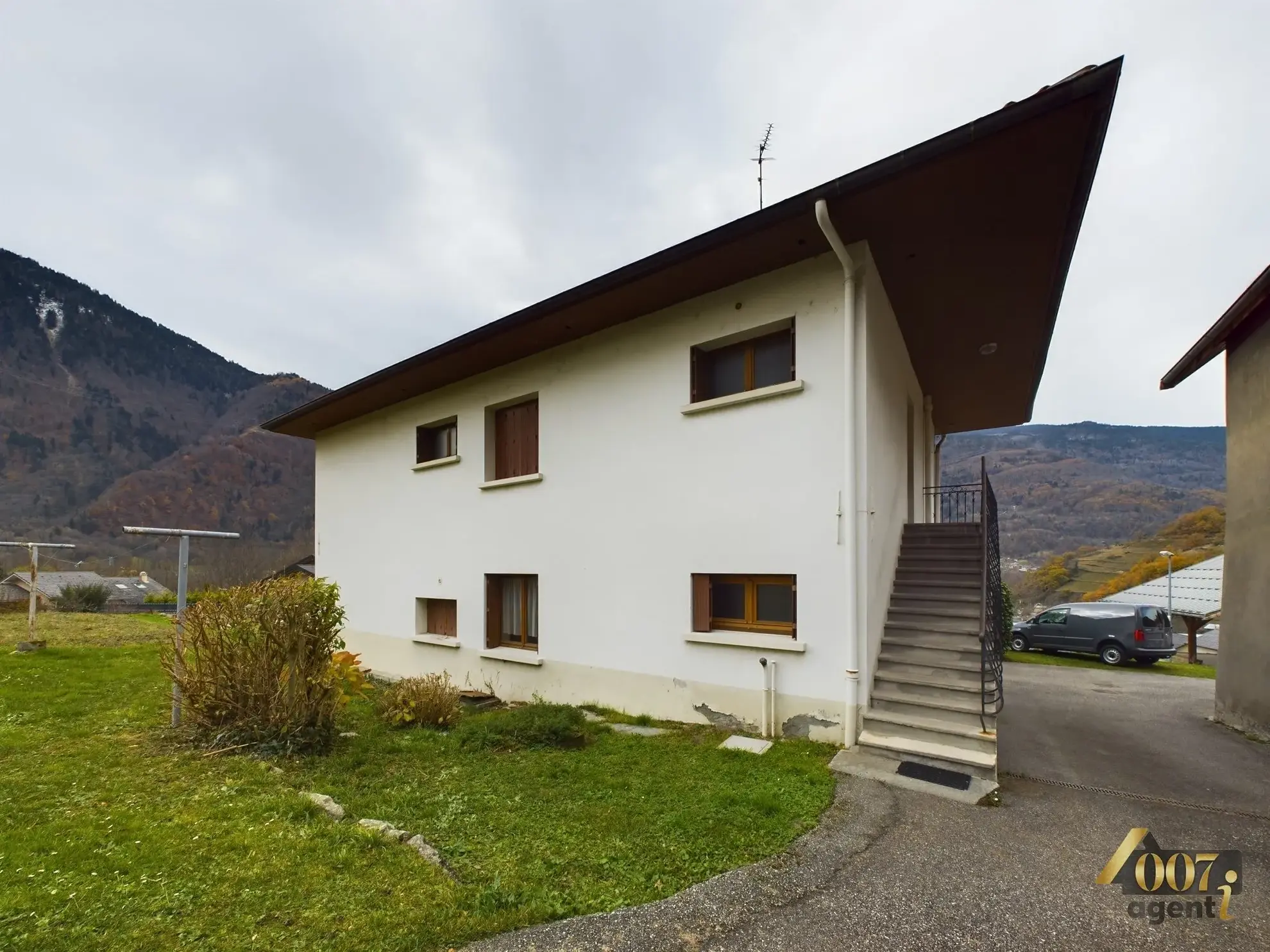 Maison ancienne à Cevins avec jardin et vue montagne à vendre 