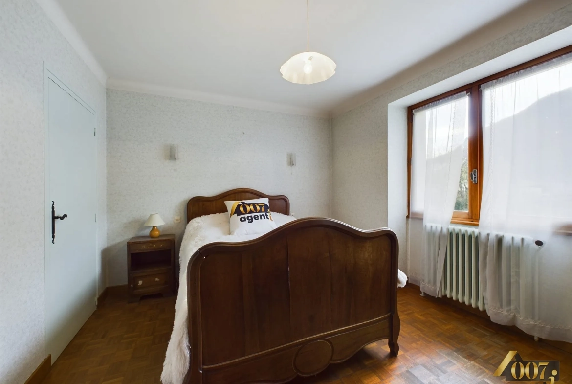 Maison ancienne à Cevins avec jardin et vue montagne à vendre 