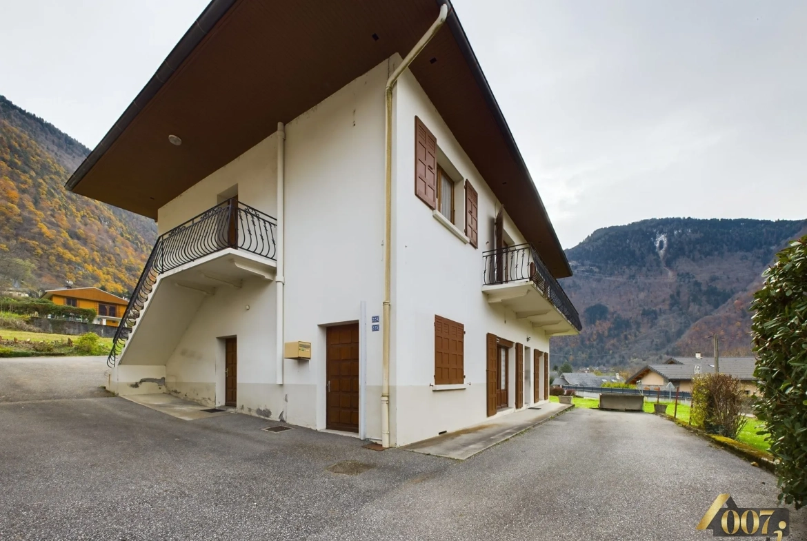 Maison ancienne à Cevins avec jardin et vue montagne à vendre 