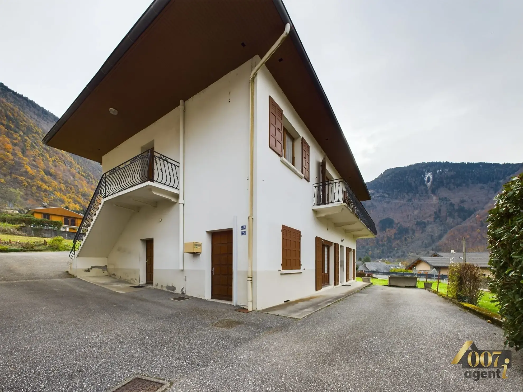 Maison ancienne à Cevins avec jardin et vue montagne à vendre 