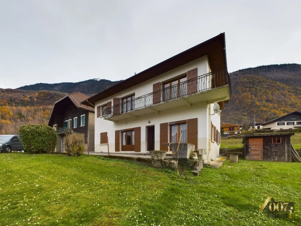 Maison ancienne à Cevins avec jardin et vue montagne à vendre