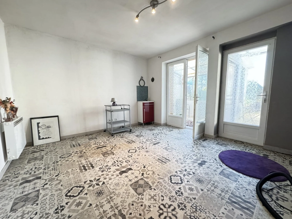 Maison de ville à Montluçon avec jardin et cave - Opportunité d'investissement
