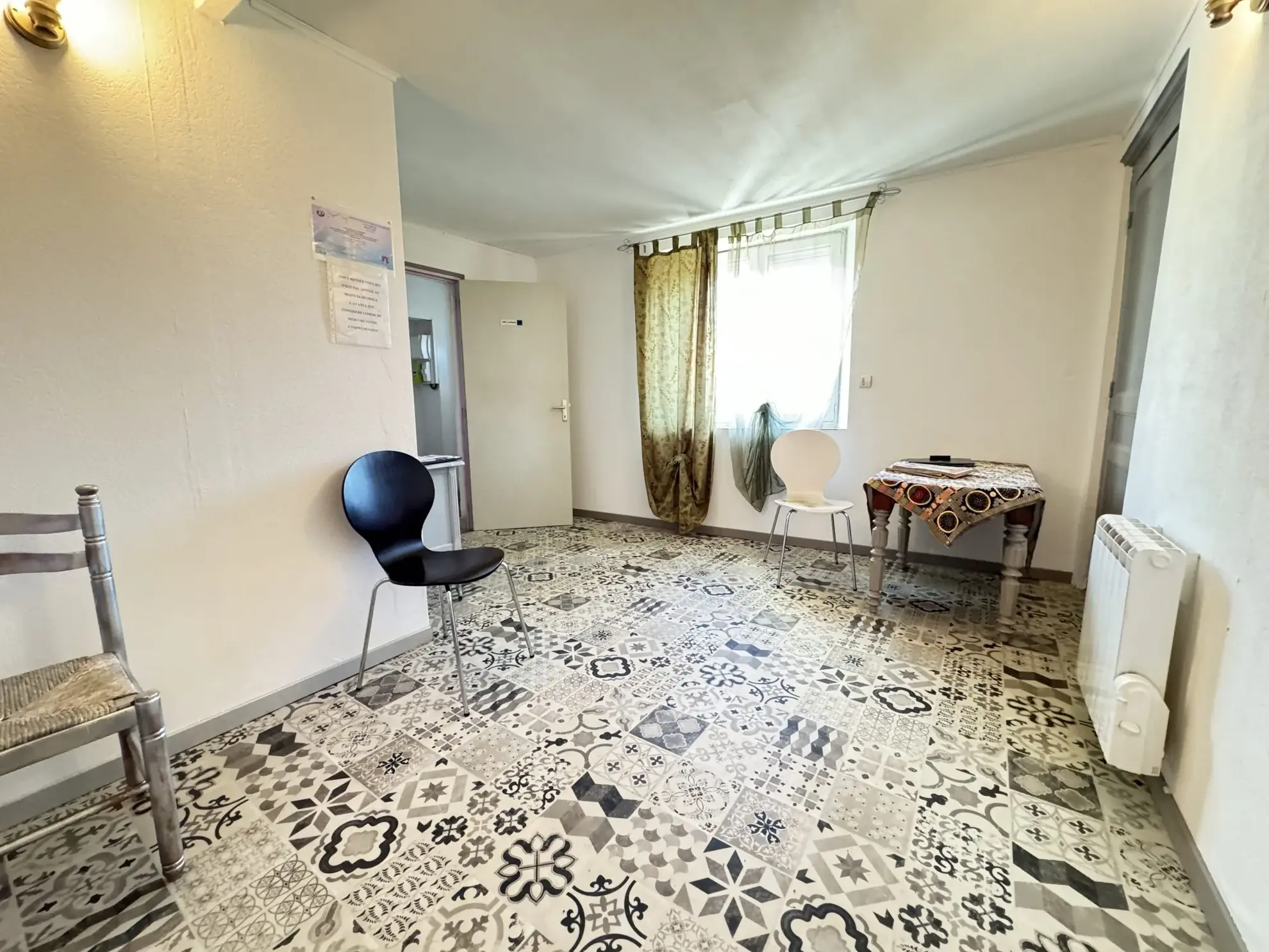 Maison de ville à Montluçon avec jardin et cave - Opportunité d'investissement 