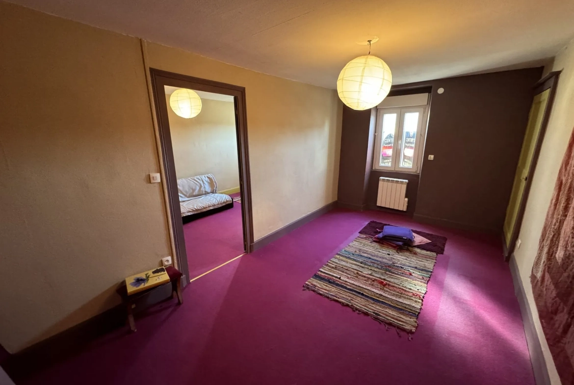 Maison de ville à Montluçon avec jardin et cave - Opportunité d'investissement 