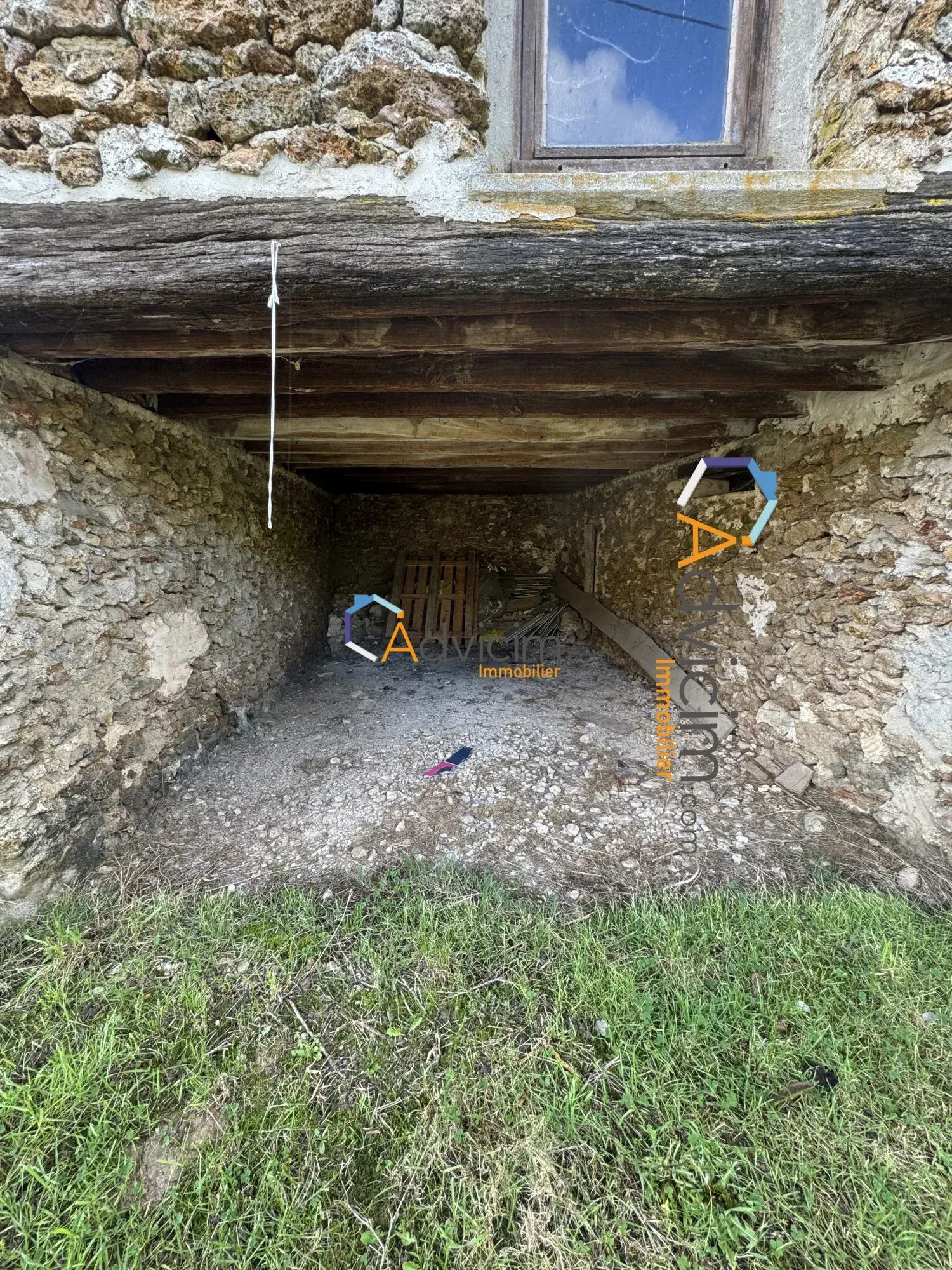 Belle grange à rénover à Viffort avec potentiel authentique 