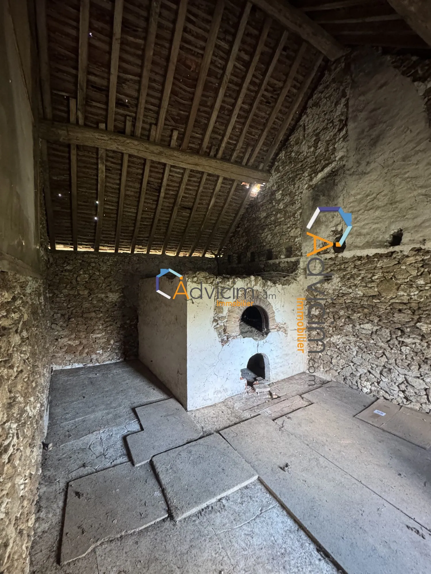 Belle grange à rénover à Viffort avec potentiel authentique 