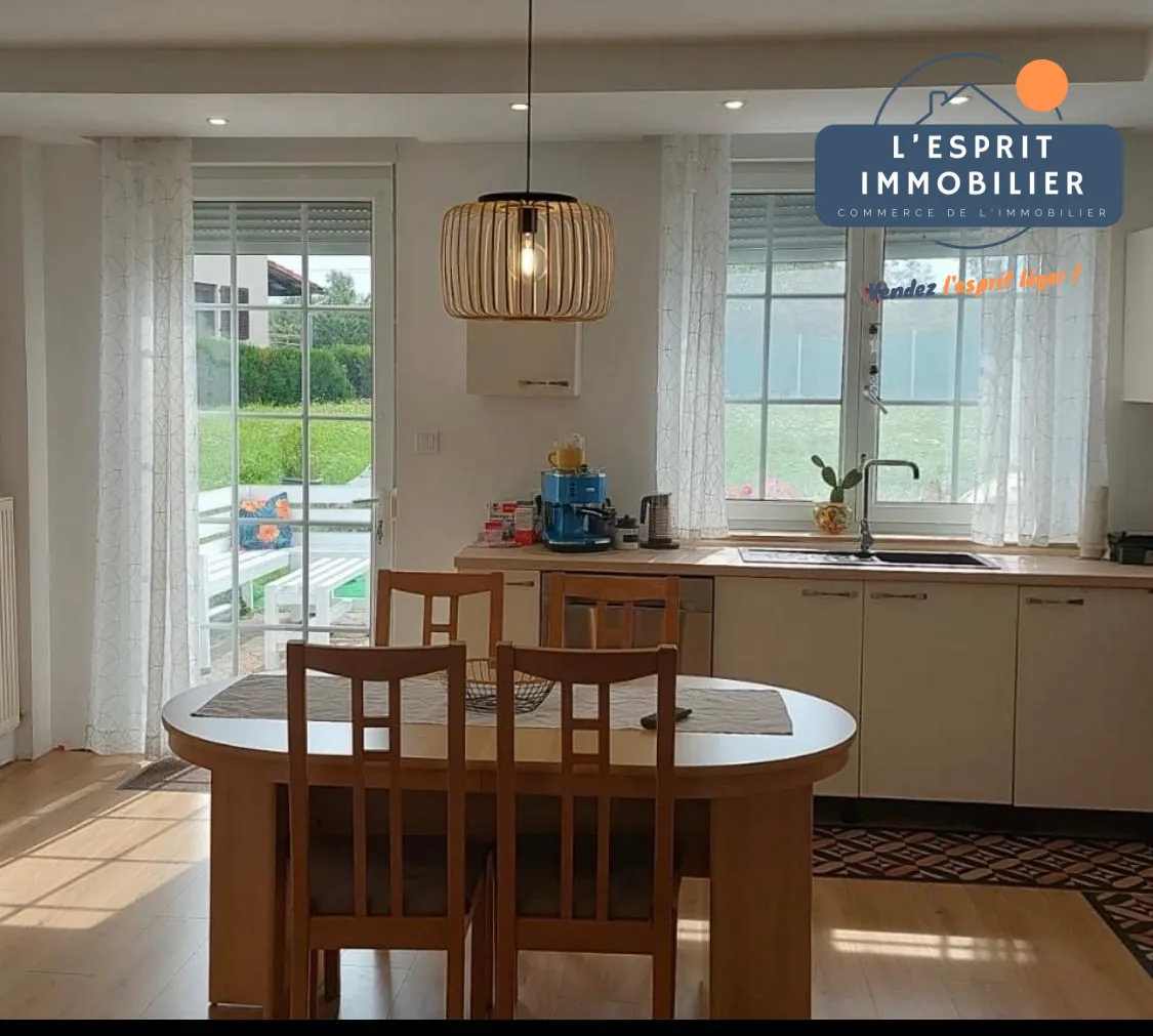 Maison individuelle rénovée avec grand terrain à Willerwald 