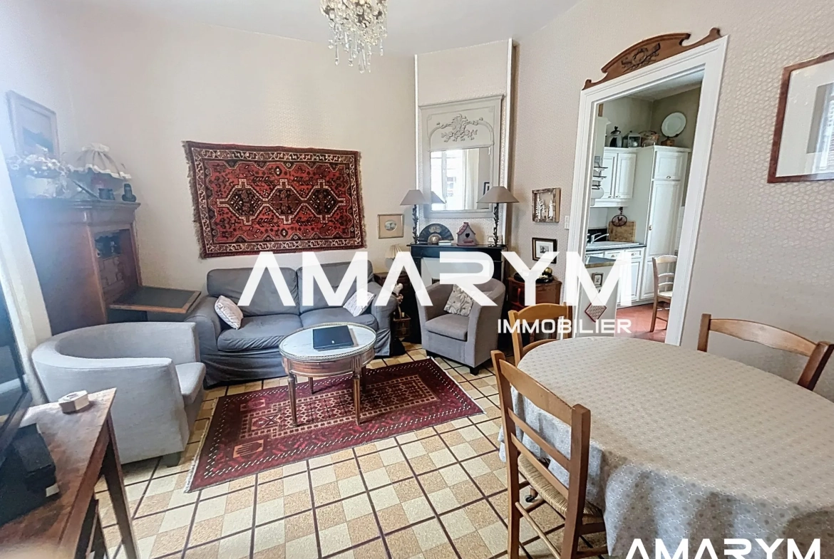 Maison de caractère en centre-ville de Eu, 89 m², 3 chambres, cour et cave 