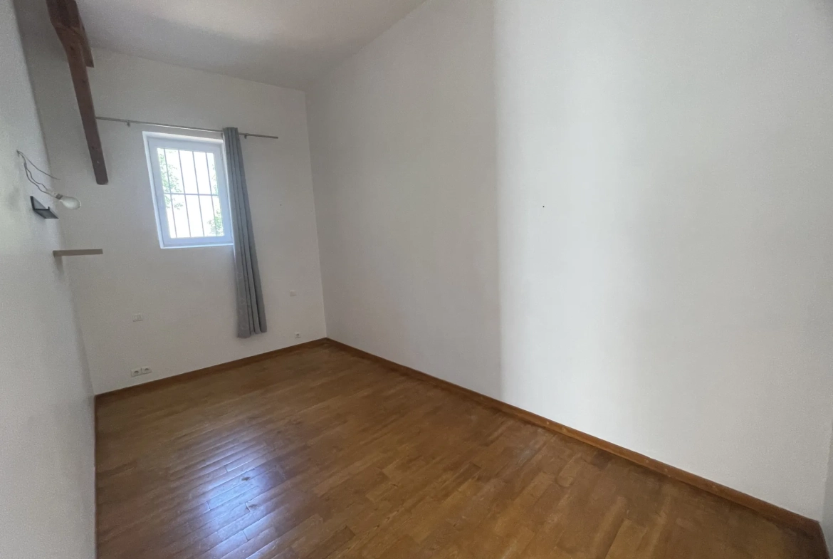 Appartement 4 pièces rénové à Saint Affrique avec cour intérieure 