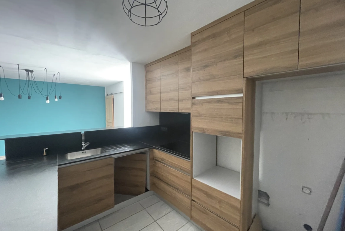 Appartement 4 pièces rénové à Saint Affrique avec cour intérieure 