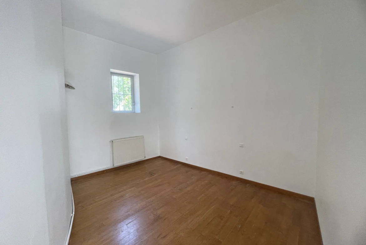 Appartement 4 pièces rénové à Saint Affrique avec cour intérieure 