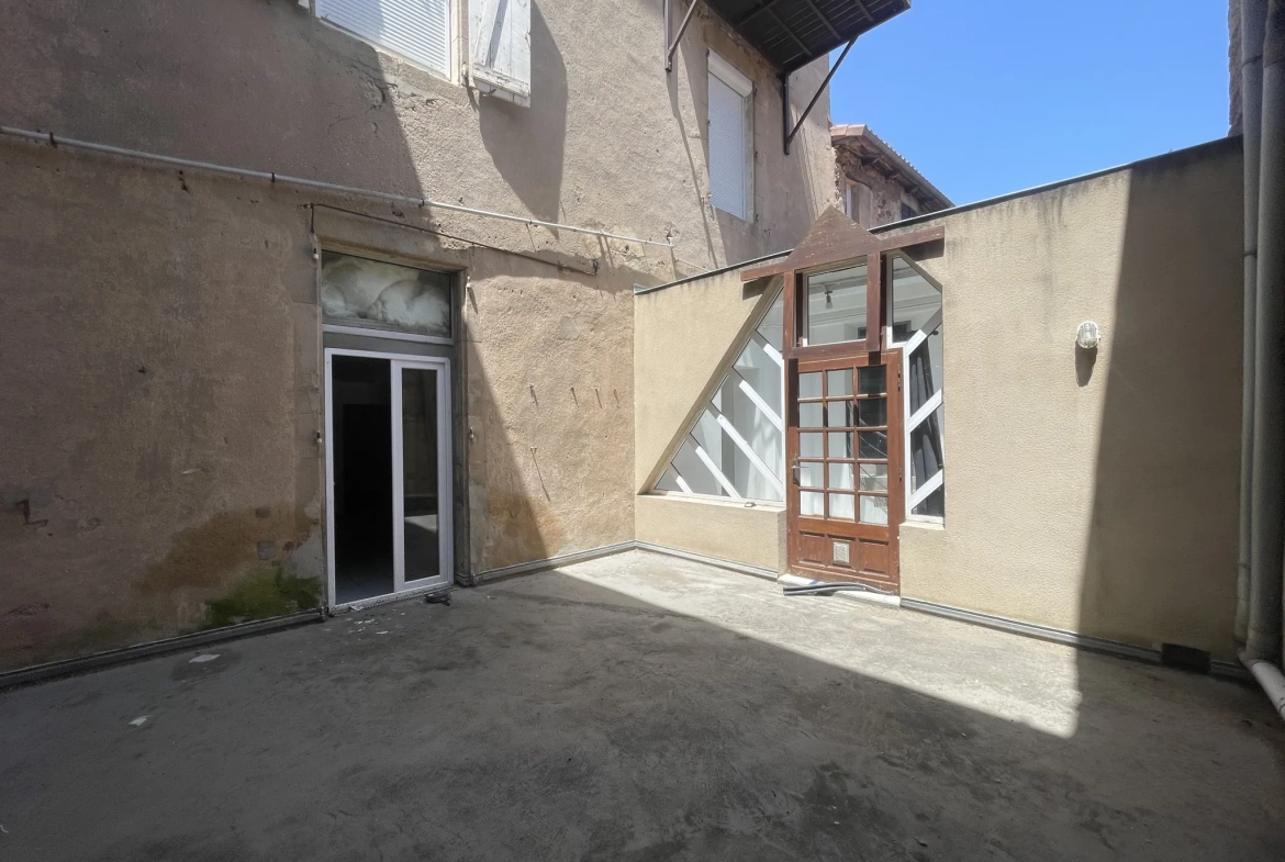 Appartement 4 pièces rénové à Saint Affrique avec cour intérieure 