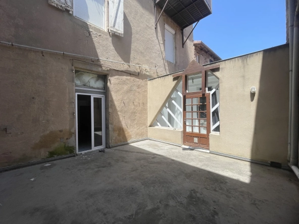 Appartement 4 pièces rénové à Saint Affrique avec cour intérieure