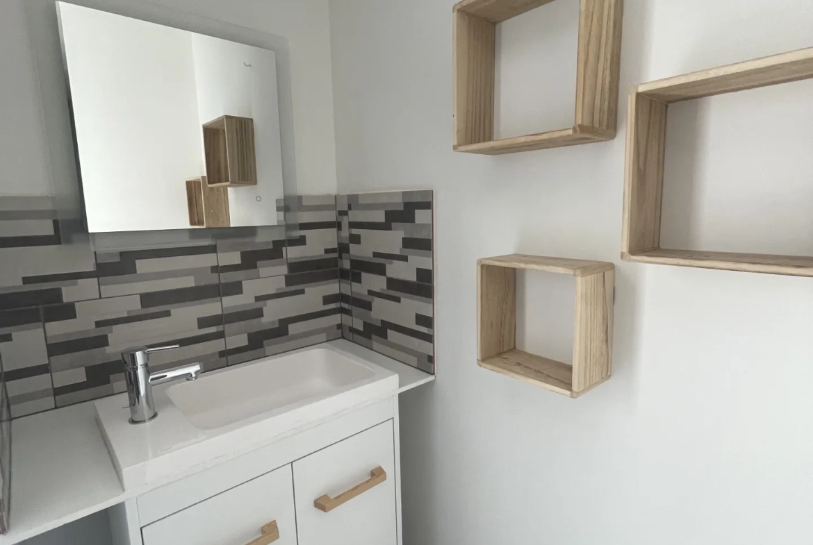 Appartement 4 pièces rénové à Saint Affrique avec cour intérieure 