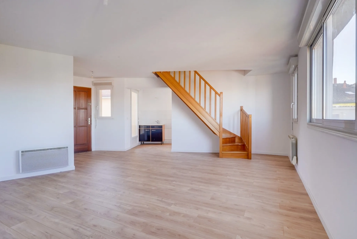 Appartement T3 avec terrasse à Bordeaux proche tramway – 65 m² 