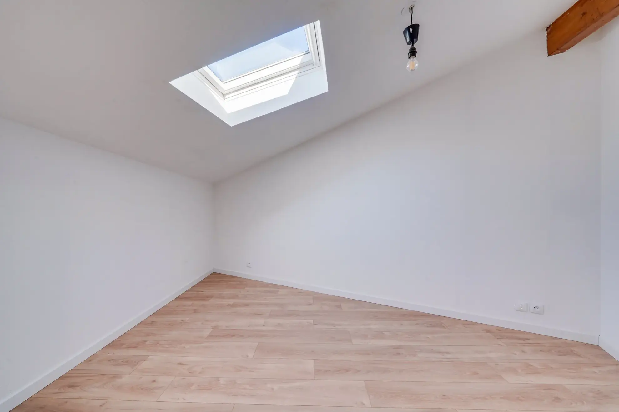 Appartement T3 avec terrasse à Bordeaux proche tramway – 65 m² 