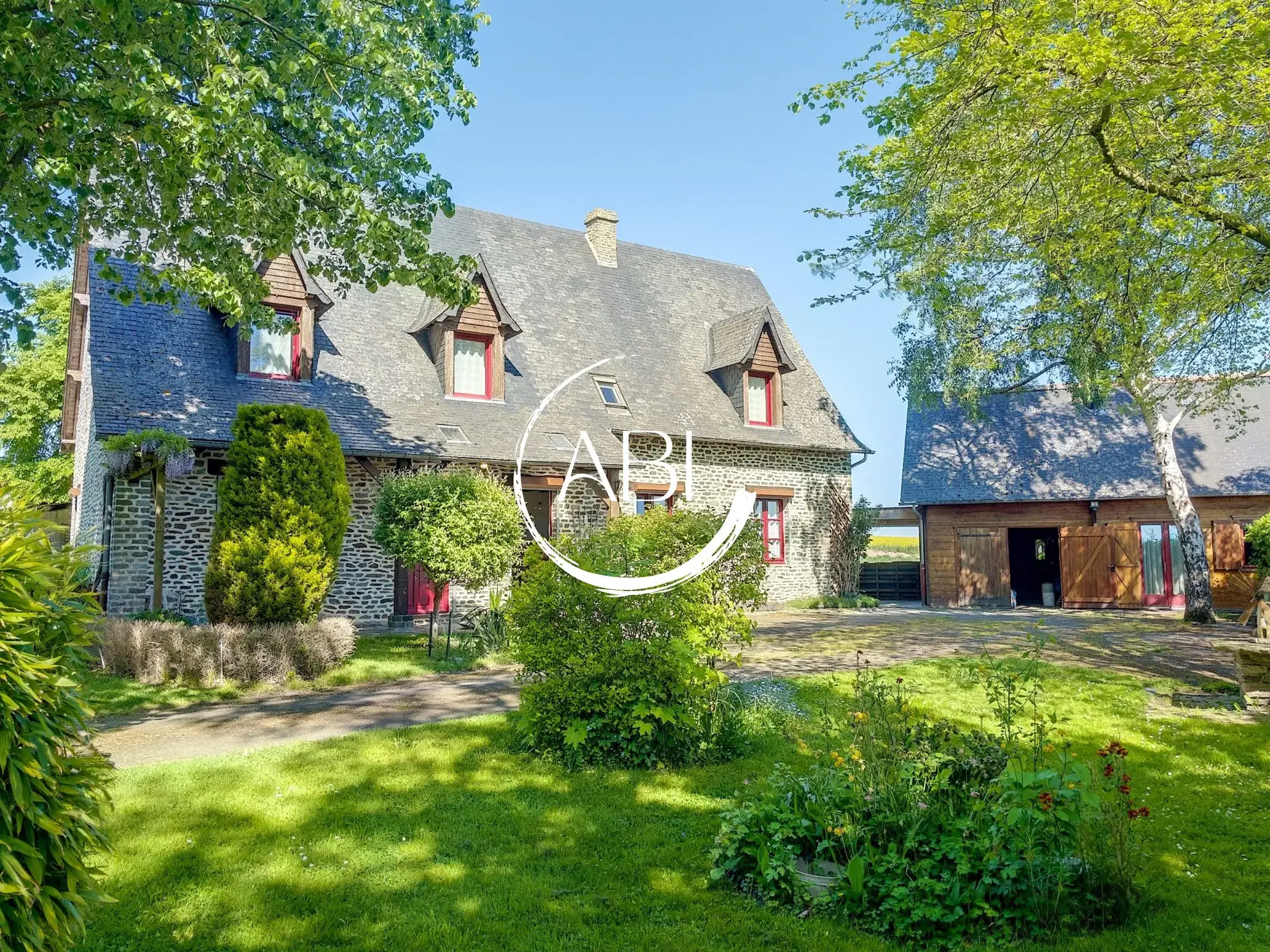 Maison en pierre de 146 m² avec dépendance à Thuboeuf, Nord-Mayenne 