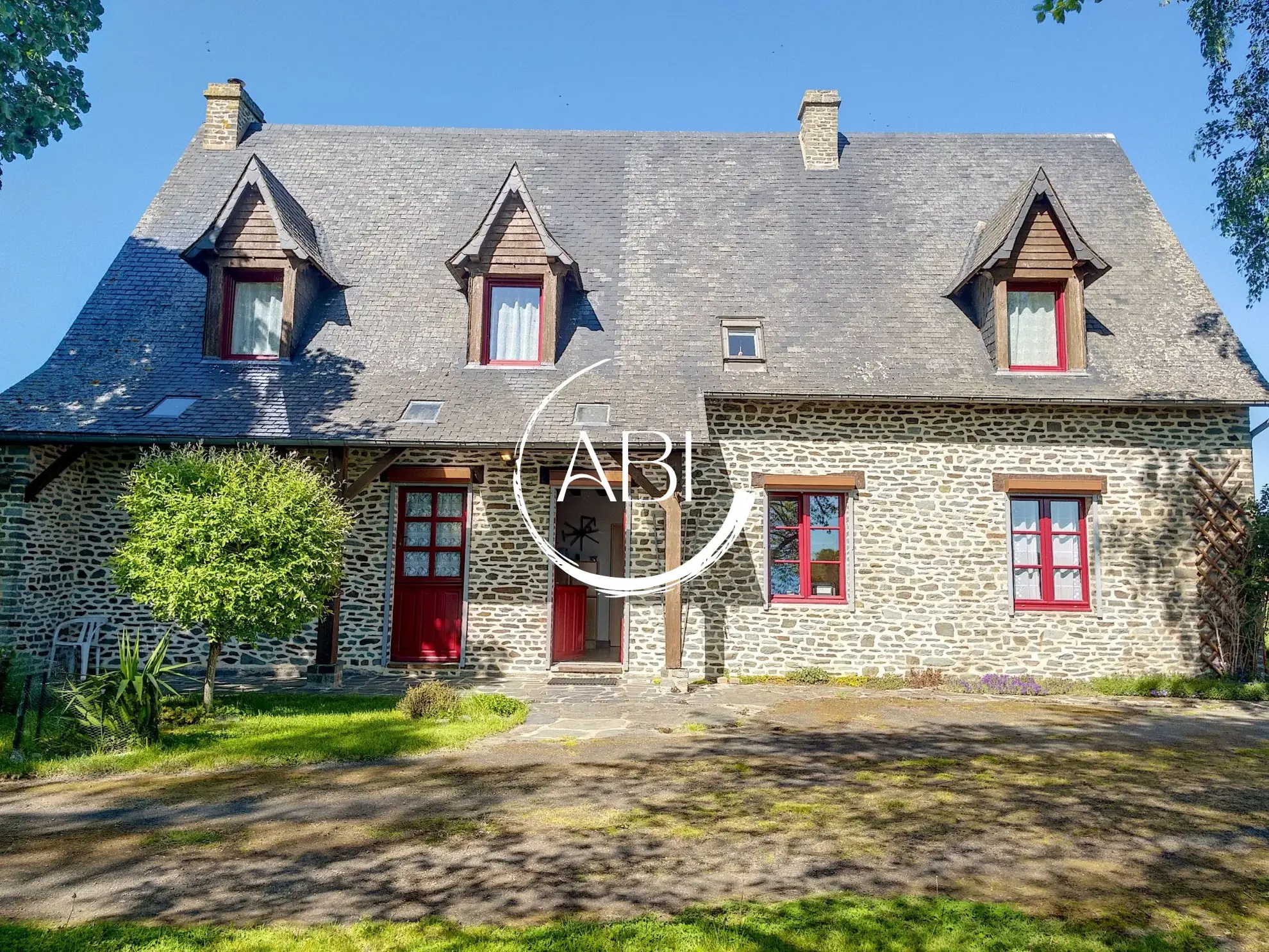 Maison en pierre de 146 m² avec dépendance à Thuboeuf, Nord-Mayenne 