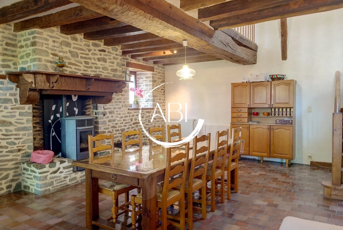 Maison en pierre de 146 m² avec dépendance à Thuboeuf, Nord-Mayenne 
