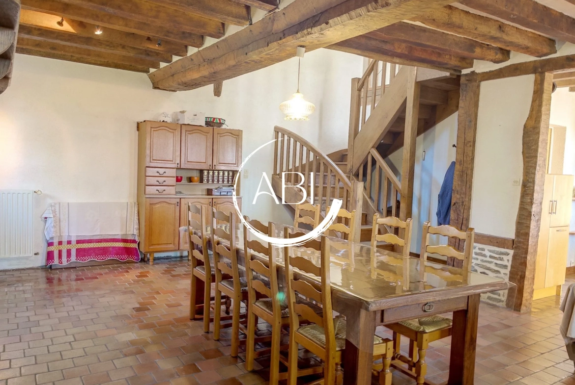 Maison en pierre de 146 m² avec dépendance à Thuboeuf, Nord-Mayenne 