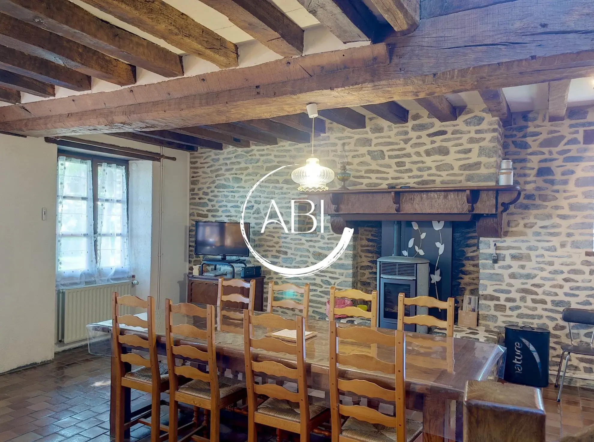 Maison en pierre de 146 m² avec dépendance à Thuboeuf, Nord-Mayenne 