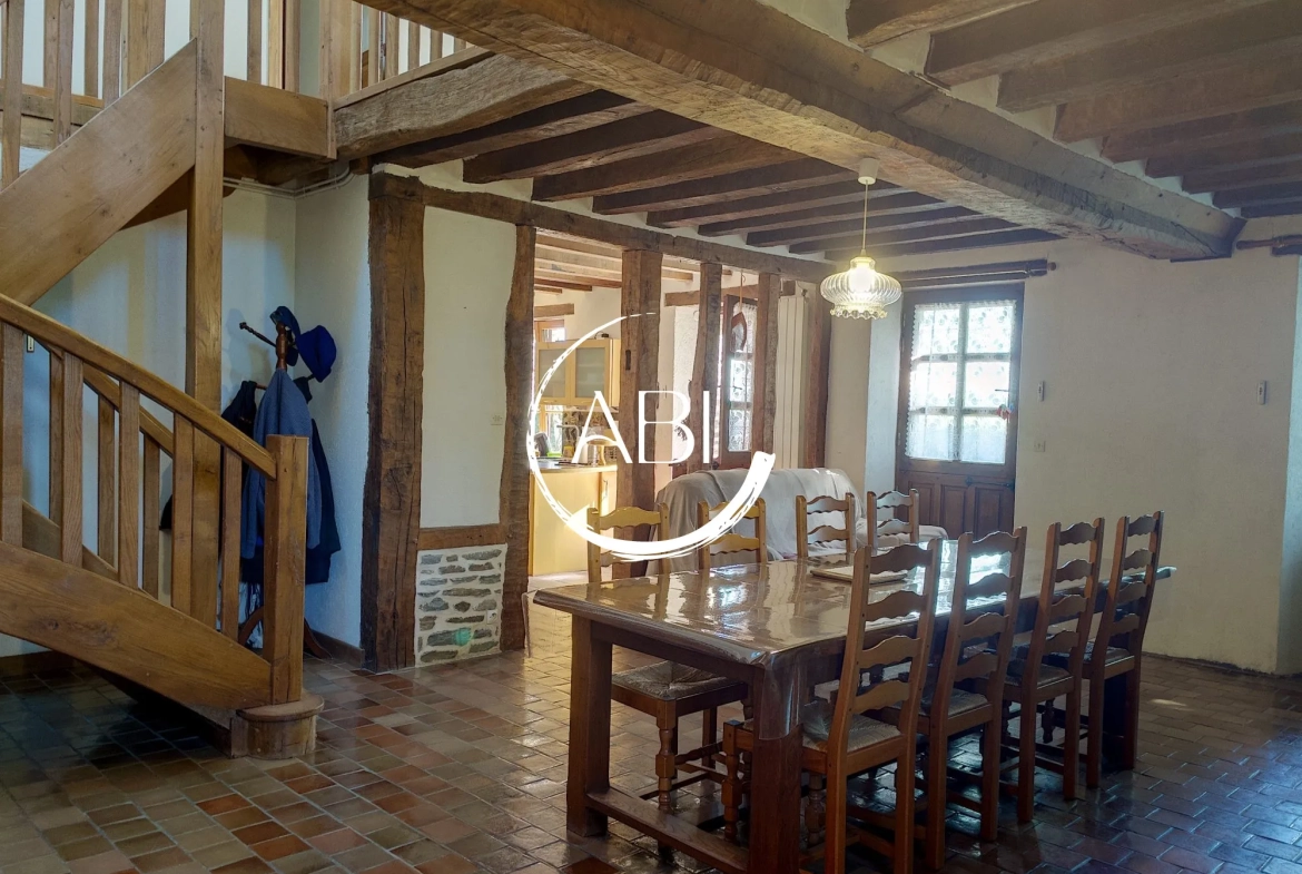 Maison en pierre de 146 m² avec dépendance à Thuboeuf, Nord-Mayenne 