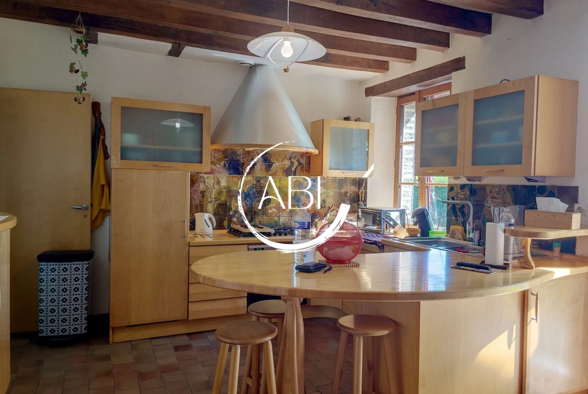 Maison en pierre de 146 m² avec dépendance à Thuboeuf, Nord-Mayenne 