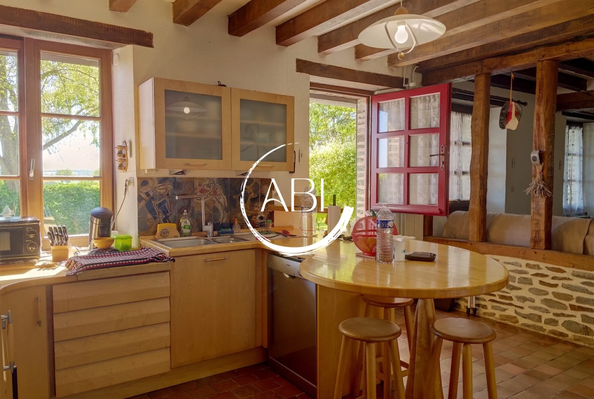 Maison en pierre de 146 m² avec dépendance à Thuboeuf, Nord-Mayenne 