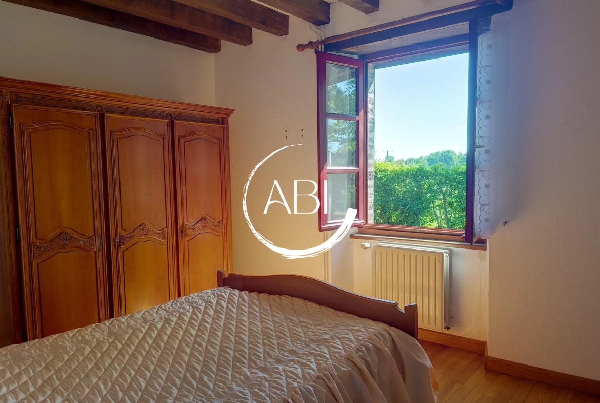 Maison en pierre de 146 m² avec dépendance à Thuboeuf, Nord-Mayenne 