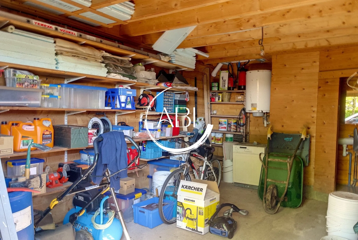 Maison en pierre de 146 m² avec dépendance à Thuboeuf, Nord-Mayenne 