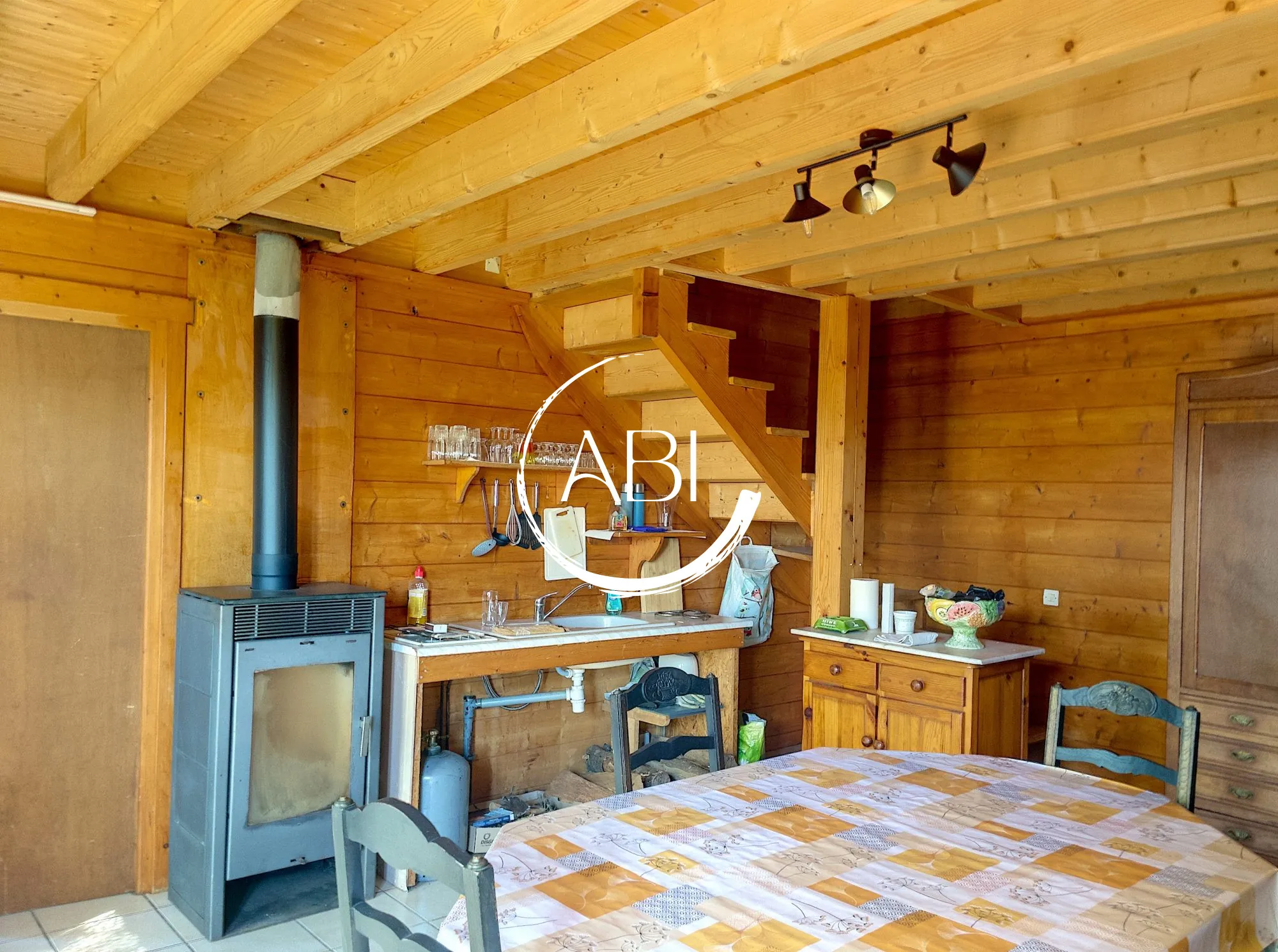 Maison en pierre de 146 m² avec dépendance à Thuboeuf, Nord-Mayenne 