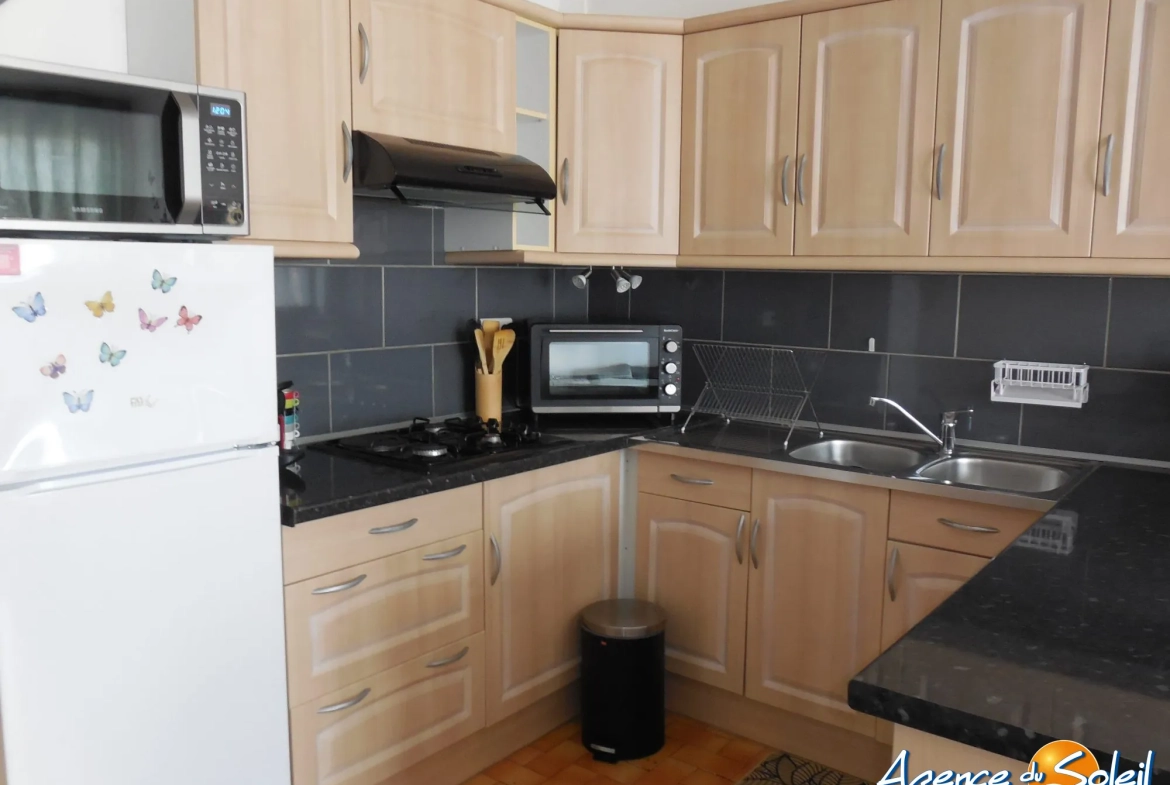 Appartement T3 à vendre à Port-la-Nouvelle avec vue mer et piscine 
