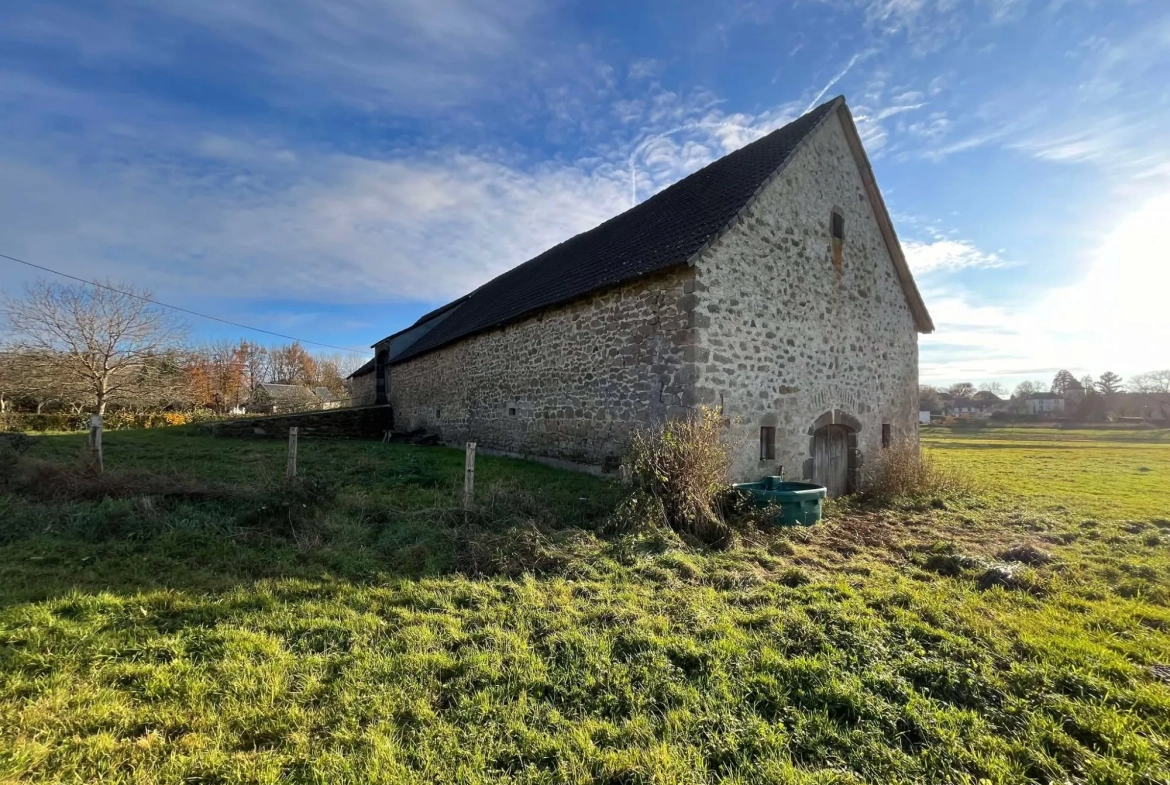 Batisse Grande bâtisse en pierre à Champagnac - Possibilité de reconversion en habitation ou stockage 