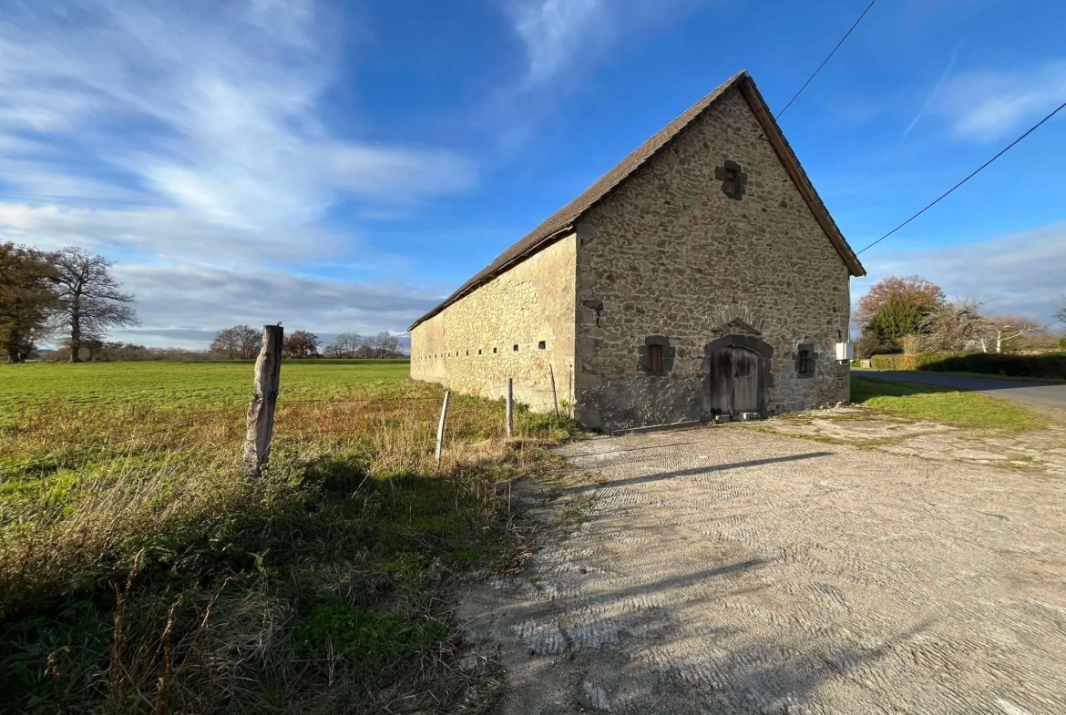 Batisse Grande bâtisse en pierre à Champagnac - Possibilité de reconversion en habitation ou stockage 