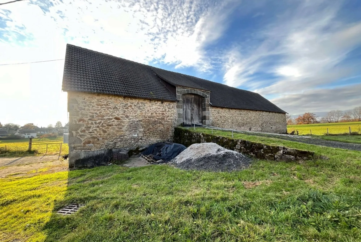Batisse Grande bâtisse en pierre à Champagnac - Possibilité de reconversion en habitation ou stockage 