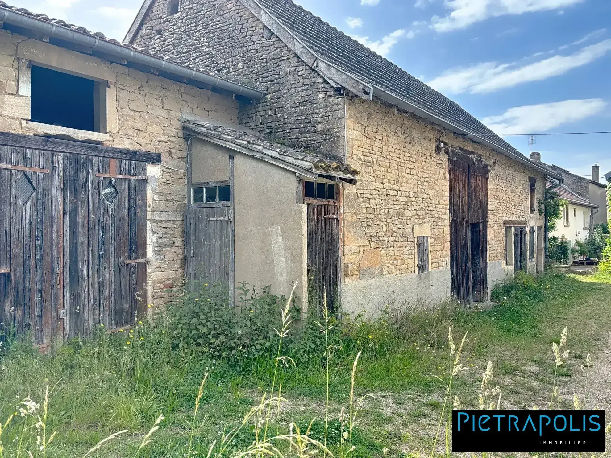 Grange en pierre à rénover proche Mâcon - Opportunité rare à La Salle 