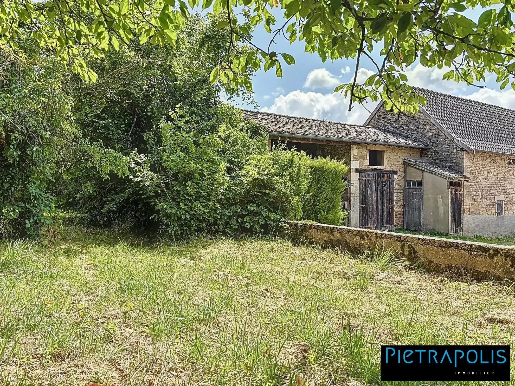 Grange en pierre à rénover proche Mâcon - Opportunité rare à La Salle 
