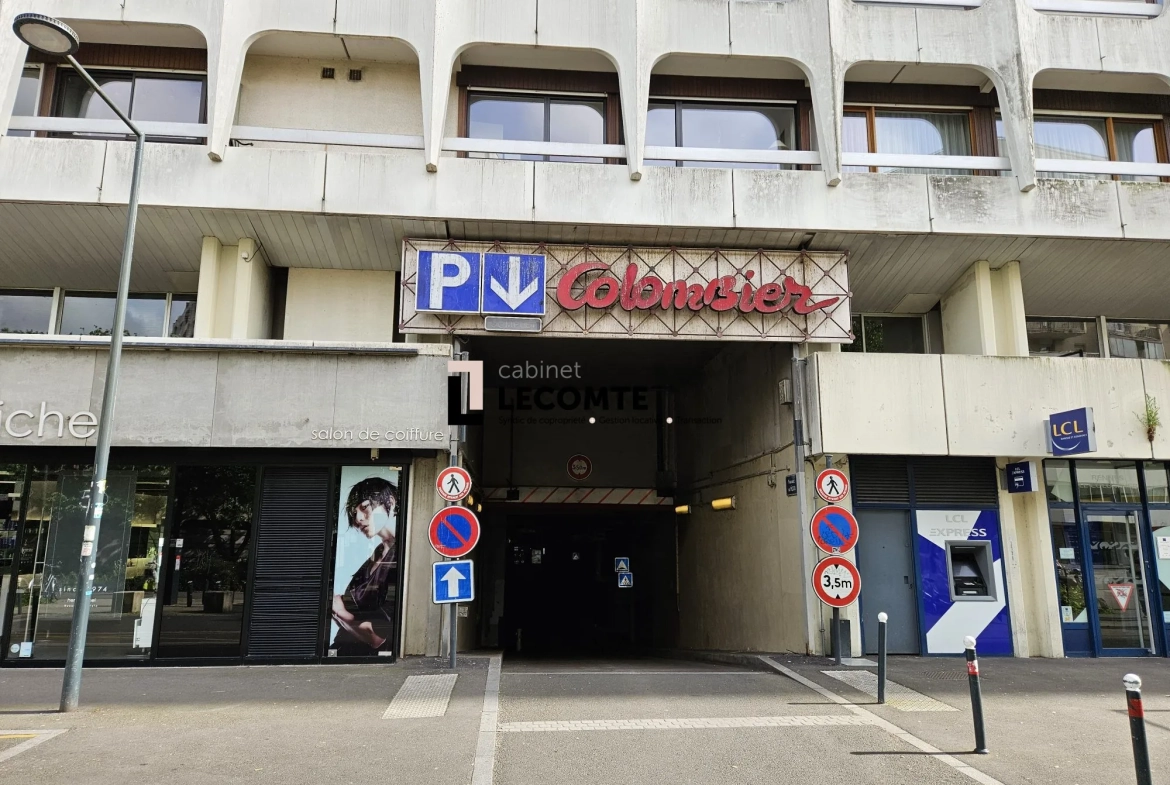 Parking sécurisé couvert à Rennes près de la gare et de l'esplanade Charles de Gaulle 