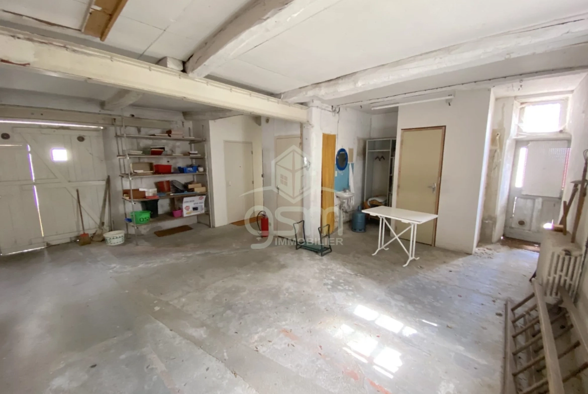 Ensemble immobilier polyvalent à Sainte-Maure-de-Touraine avec fort potentiel 